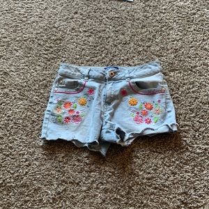 jean shorts flower embroidered 🍉